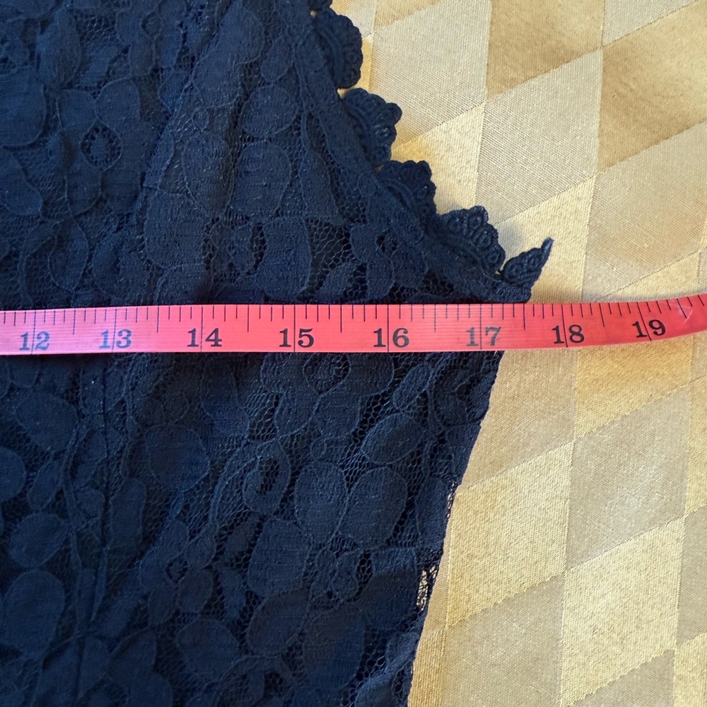 Elegant Black Lace Dress - Picture 8 of 9